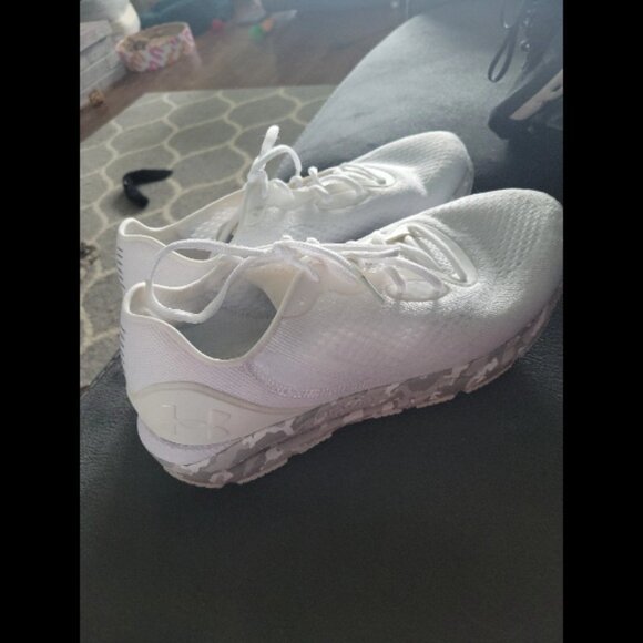 Men's size 11.5 Under Armour shoes - Picture 3 of 7